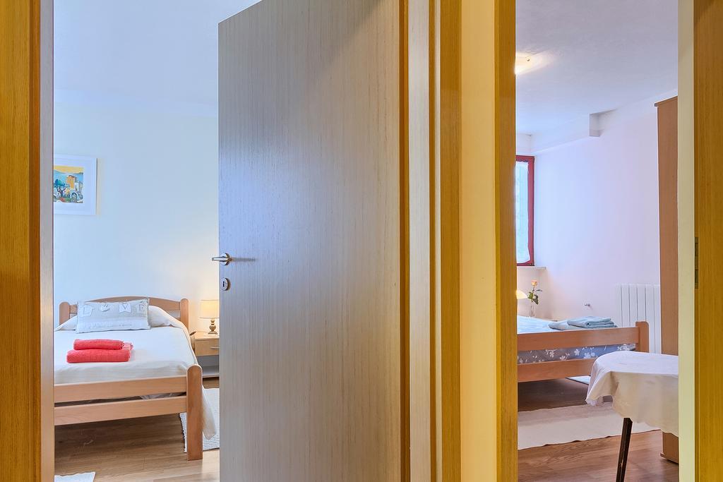 Apartments Valoda Nedescina ภายนอก รูปภาพ